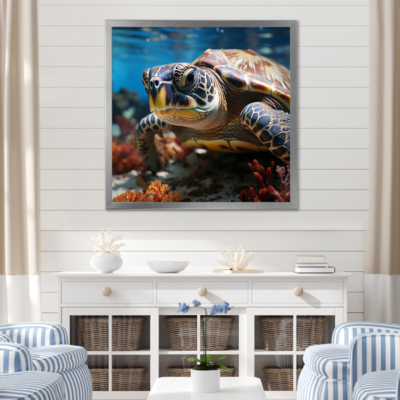 Curieuse tortue de mer sous l'eau, Cadre simple argenté, H 24 po x l 24 po x P 1 po