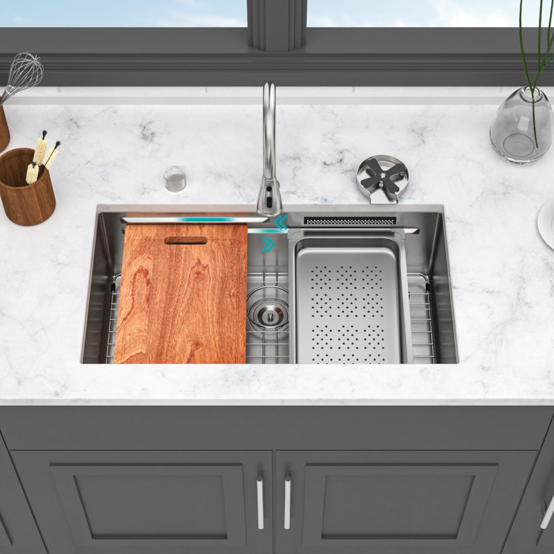 Évier de cuisine Modern Waterfall, acier inoxydable 33 po, nickel brossé pour la maison