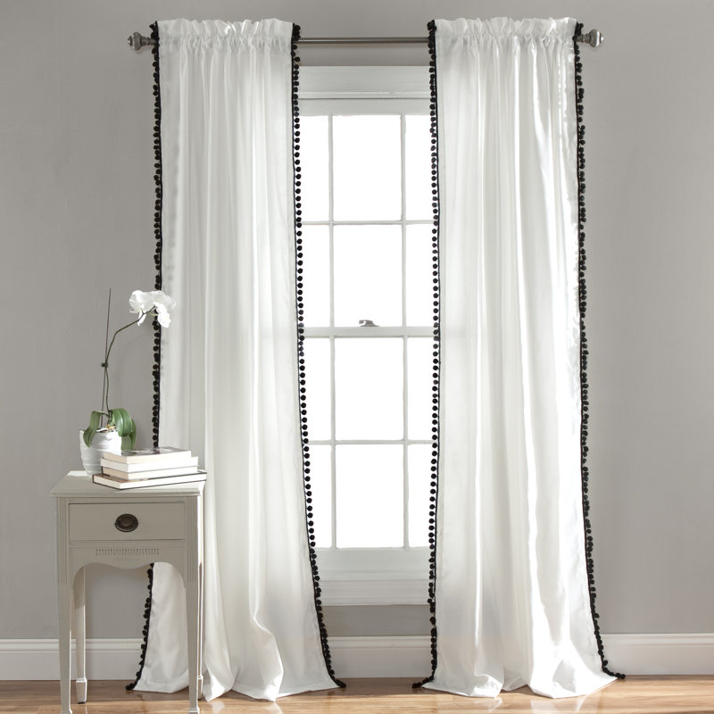 Panneau de rideau simple semi-diaphane avec passe-tringle Pom Pom, l 50 po x L 63 po, Noir