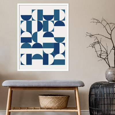 «Bauhaus Inspired Geometric Print 1» en bleu et bleu sarcelle par le Creative Bunch Studio, reproduction d'art encadrée