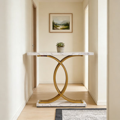 Console moderne étroite avec plateau en faux marbre et structure en métal, table de canapé peu encombrante pour le salon, l'entrée ou le couloir