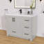 Meuble-lavabo autoportant en bois gris clair avec comptoir en bois massif 42 po Larique