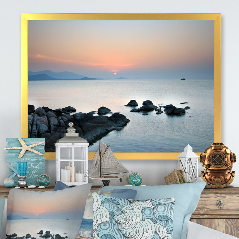 «Rock On Beach With Sunset», reproduction sur toile avec cadre flottant, H 8 po x l 12 po x P 1 po, Cadre doré à coins fermés