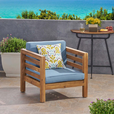 Fauteuil club en bois d'acacia durable avec coussin en tissu pour une détente en plein air et un siège de patio élégant