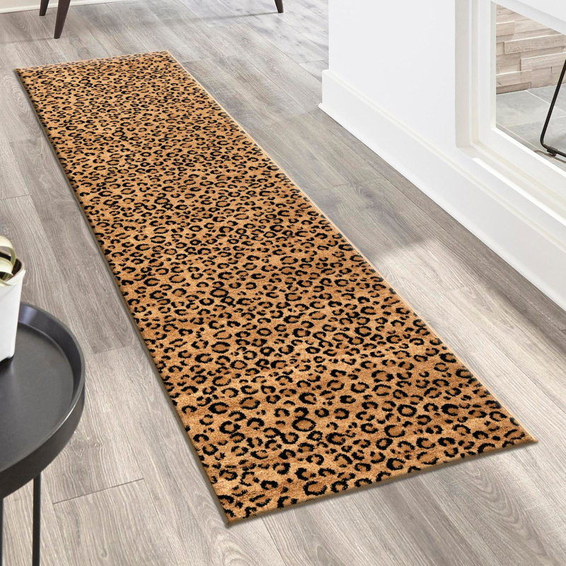 Tapis brun clair à imprimé animal Testerman, Runner 2' x 8'