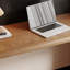 Bureau rectangulaire brun et noir en bois massif-301855113