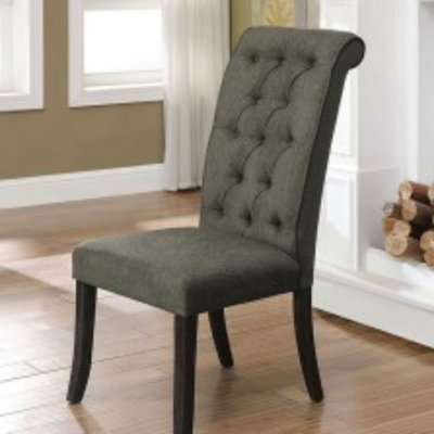 Chaise d'appoint rembourrée capitonnée Karekin