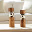 Porte-bougie décoratif en bois avec décorations sphériques en métal