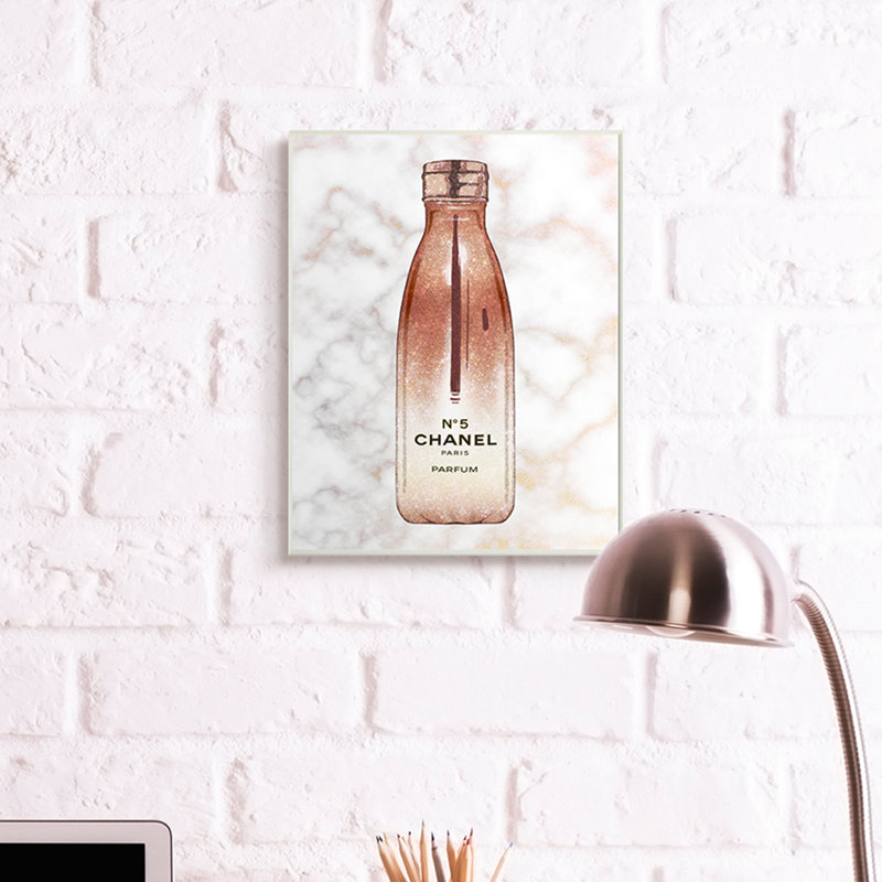 Bouteille d'eau sur marbre pour femmes, H 19 po x l 13 po, Plaque murale