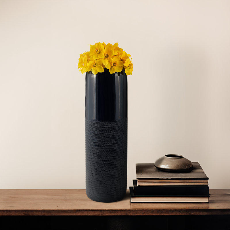 Vase en céramique moderne avec détails texturés - pièce décorative contemporaine au design épuré et à la fabrication durable