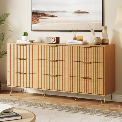 Commode cannelée de 63 po de largeur pour chambre à coucher avec 9 tiroirs, commode en bois moderne avec poignées en métal, grand rangement pour vêtements et meuble télé