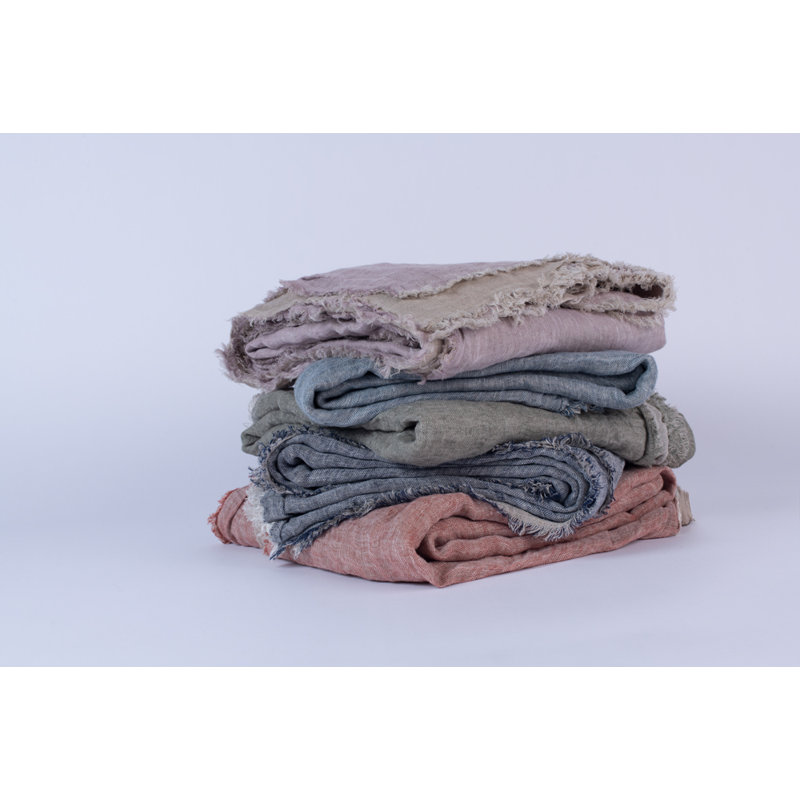 Kenton Bedding, 20" H x 26" W