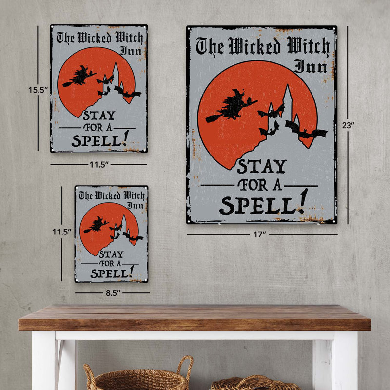 Plaque en métal Wicked Witch Inn, H 15,5 po x l 11,5 po x P 0,04 po