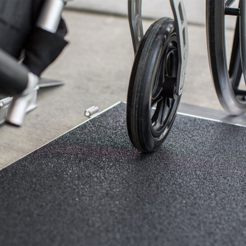 Rampe valise Advantage, 4 pieds s'adapte aux élévations de 3'' à 14''