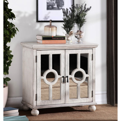Commode d'appoint moderne avec peinture blanche antique et décor de salon avec portes de miroir