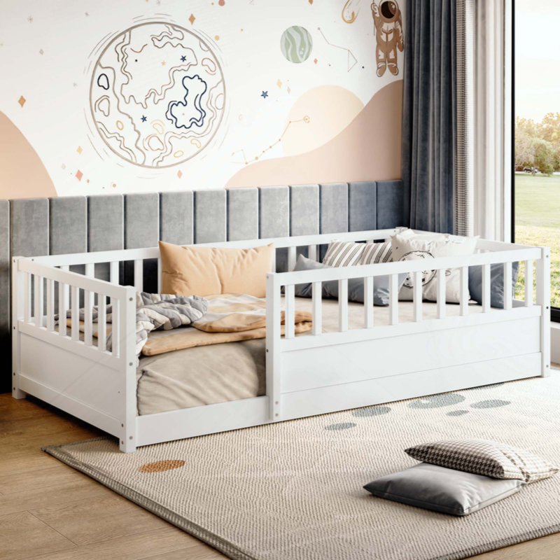 Lit en bois avec barrière et porte de haute sécurité, idéal pour la sécurité et le confort des enfants