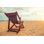 Chaise sur une plage topique au coucher du soleil par Danilovi
