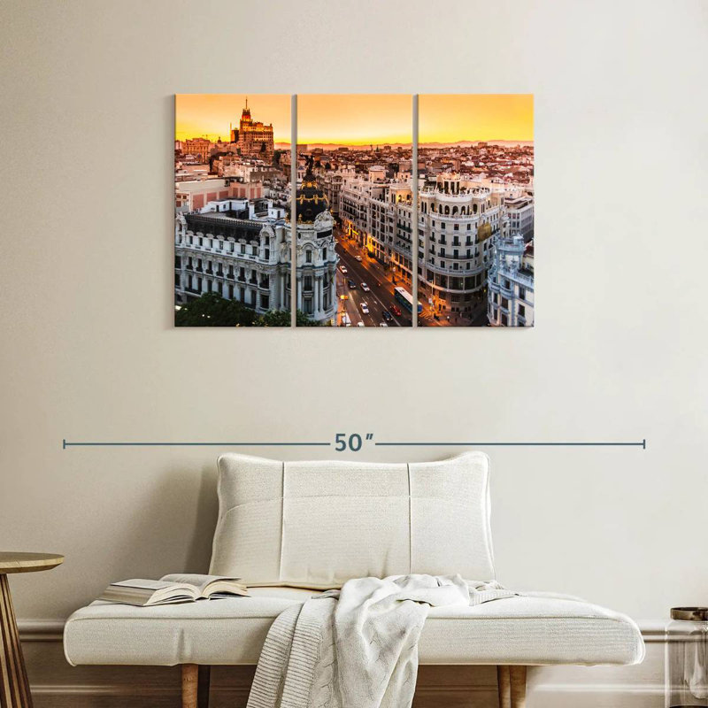 Nicci Gran Via, rue commerciale, H 24 po x l 38 po