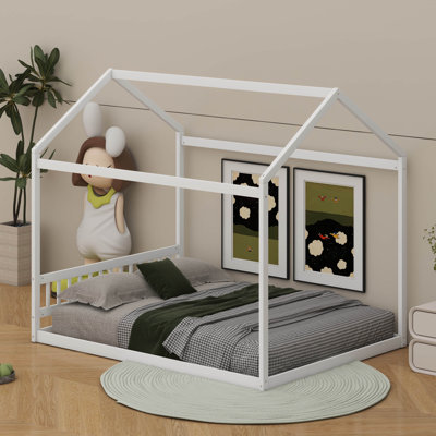 Grand lit en bois avec tête de lit