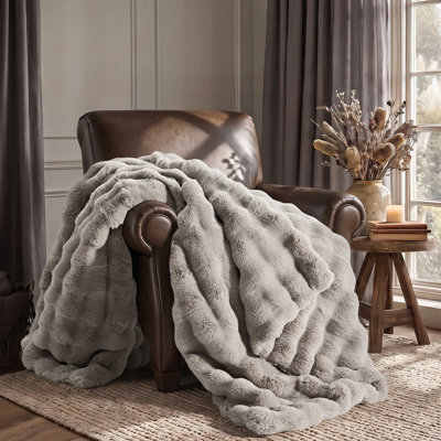Double-Sided Bubble Faux Fur Throw Blanket
