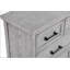 Commode contemporaine en bois gris clair avec sept tiroirs spacieux et poignées en métal pour les chambres à coucher modernes