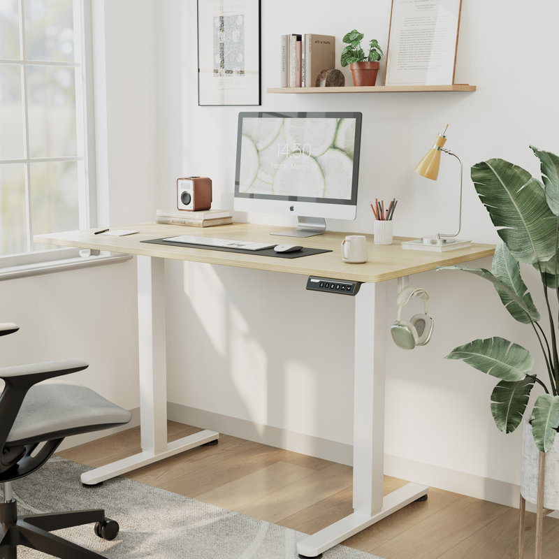 Bureau pour travailler debout rectangulaire réglable en hauteur 63 po x 28 po Ashwina, Naturel/noir