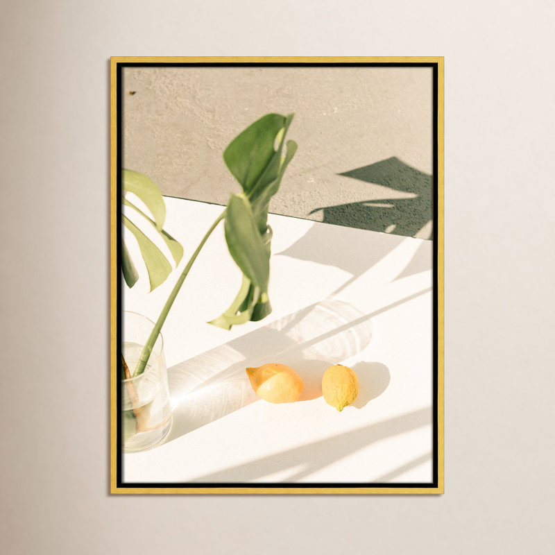 «Citrus & Palms» par Chandra Oh - reproduction encadrée sur toile, H 25,5 po x l 19,5 po x P 2 po, Encadrement doré