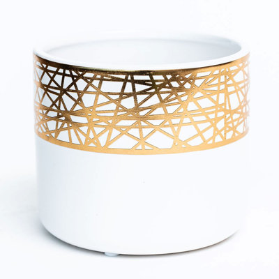 Blanc avec pots décoratifs dorés