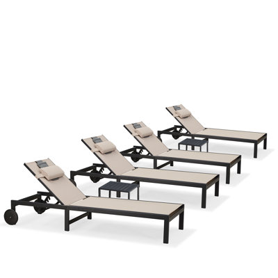 Chaise longue d'extérieur en métal avec table
