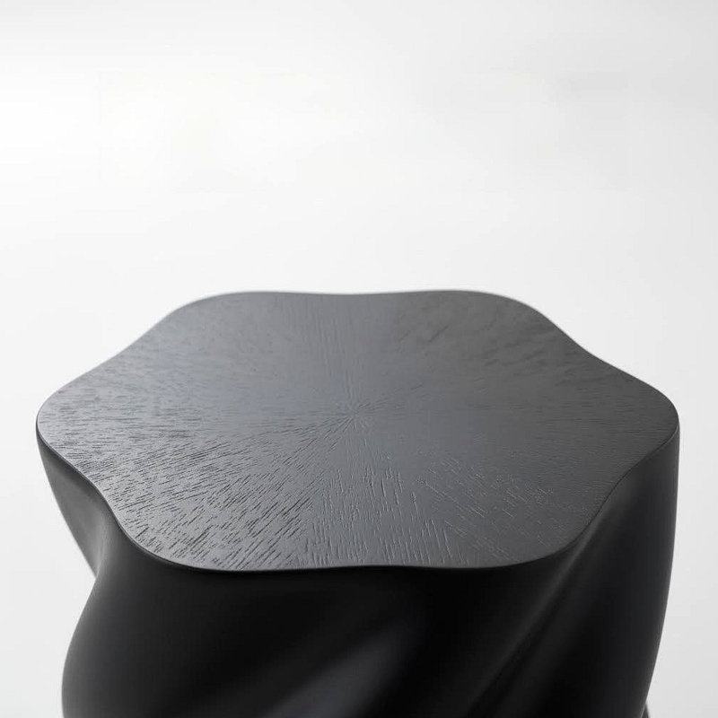 Table de bout décorative moderne de style sculpture en fibre de verre, avec un design organique déformé. Convient aux tables basses modernes. Pas d'assemblage