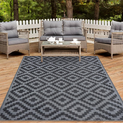 Tapis d'extérieur à motif géométrique noir et gris pour patio, porche ou balcon