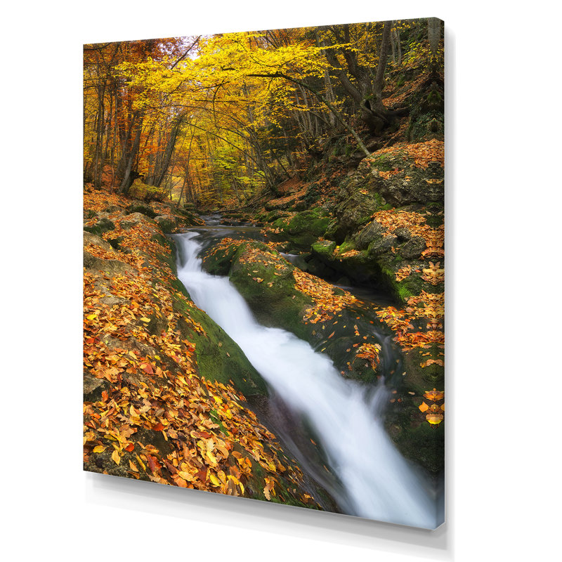 «Waterfall In Autumn Canyon», œuvre d'art traditionnelle sur toile, H 20 po x l 12 po x P 1 po, Toile tendue