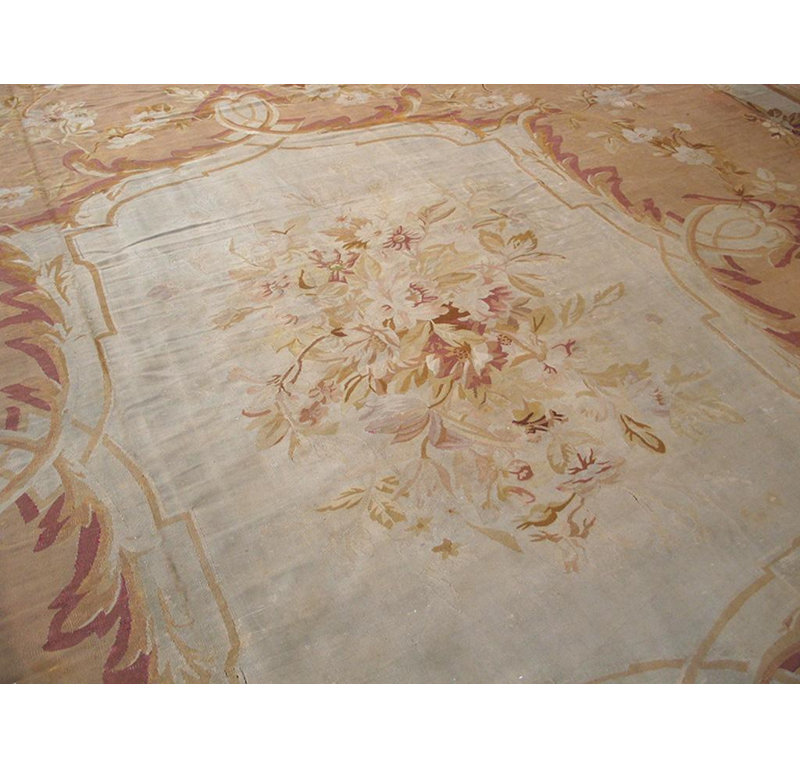 Tapis 15 x 18 pi Aubusson français formel ivoire rose des années 1880