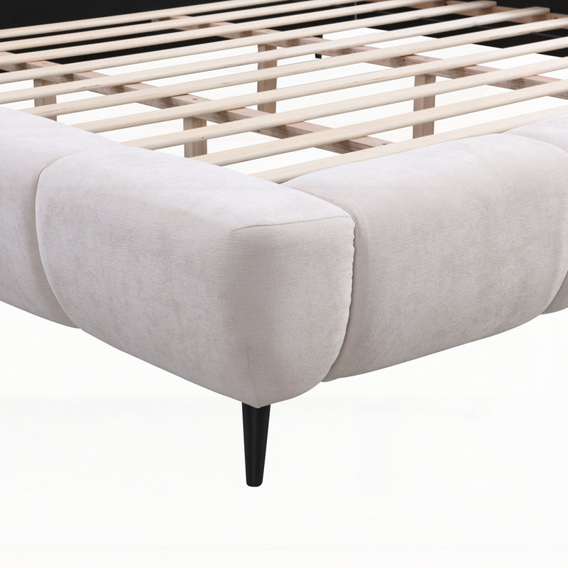 Lit plateforme tapissier très grand en chenille avec tête et pied de lit épais, conception élégante en forme de coquillage en beige
