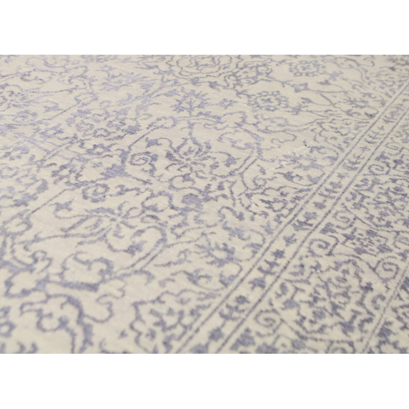 Floral Area Rug in Silver/Light Blue