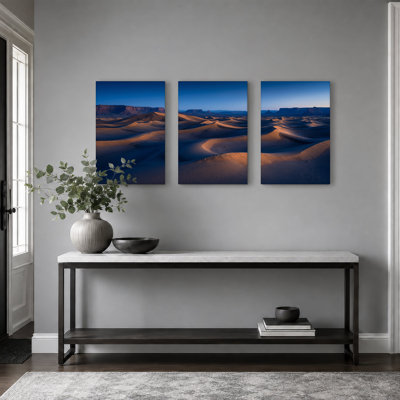 «Desert Sand Dunes and Distant Mesas at Dusk», ensemble de 3 toiles murales