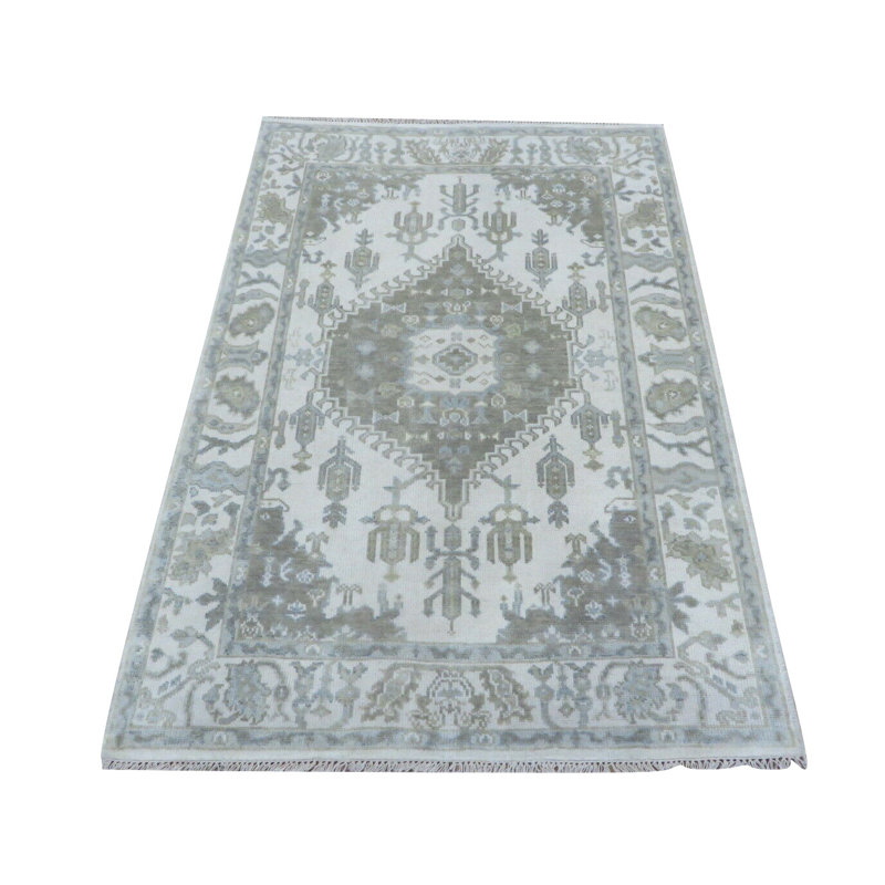 Tapis zone en laine noué la 4 pi x 5 pi 11 po one-of-kind