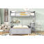 Lit superposé simple au-dessus d'un lit double gris avec bureau de rangement en bois massif et pour chambre à coucher organisée dans des tons confortables-118034004