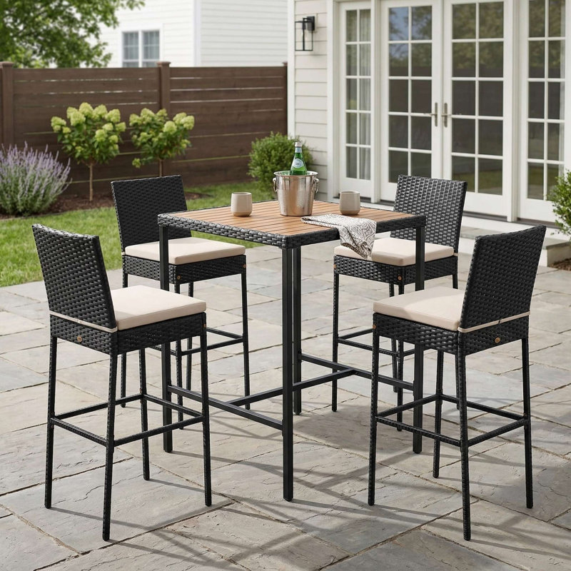 Ensemble de 4 tabourets de bar en osier de patio en polyuréthane résistant aux intempéries, dossier incurvé ergonomique et repose-pieds robuste antidérapant, structure renforcée antirouille convenant au bar de patio, à la cour arrière