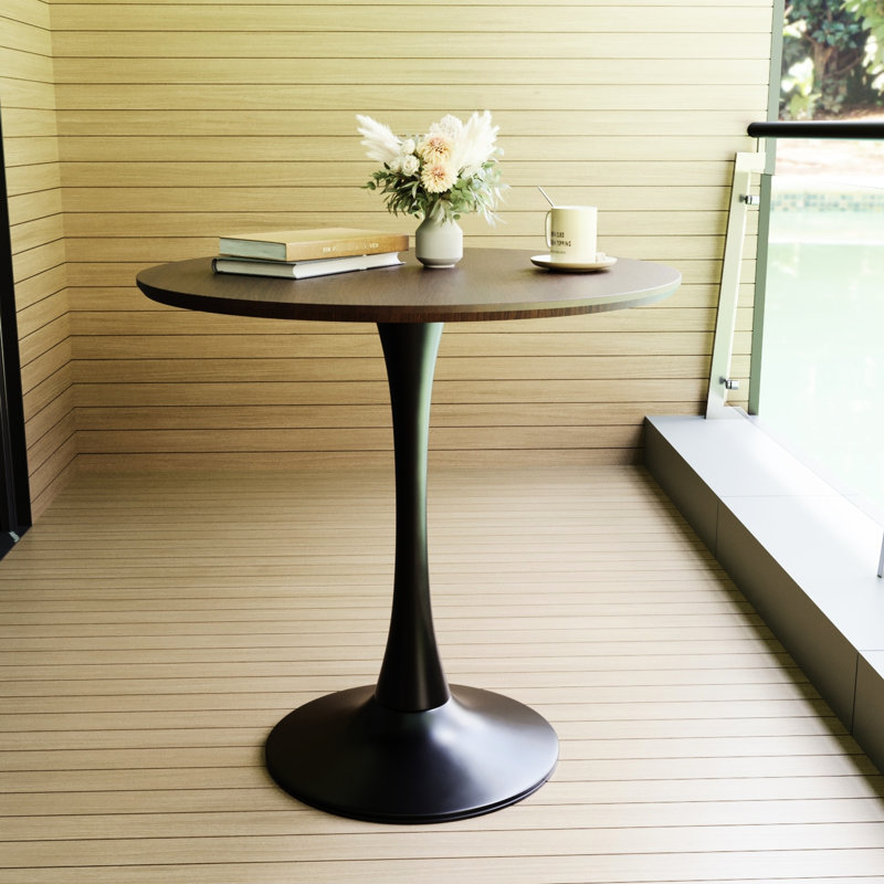 Table de salon ronde 31,5 "de couleur noyer Mid-Century avec surface et base noire, confortable pour 2 à 4 personnes dans un bureau de patio