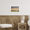 «Vintage White Barn at Sunrise», reproduction encadrée sous verre, design par Annie Bailey Art
