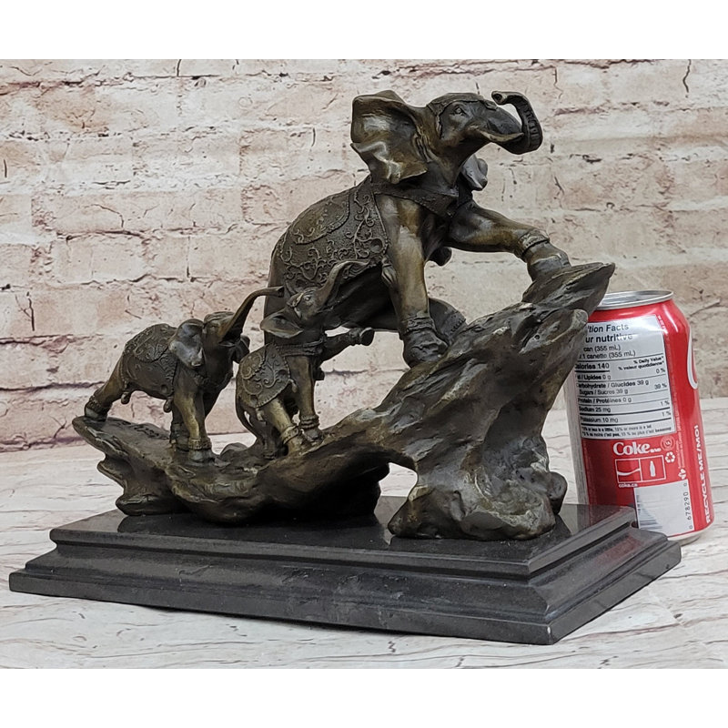 Wadhah Figurines & Sculptures