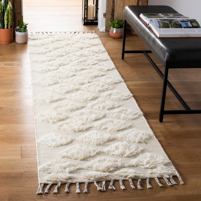 Tapis beige en laine tissé à plat à la main à motif géométrique Janis, Tapis de couloir 2 pi 3 po x 8 pi