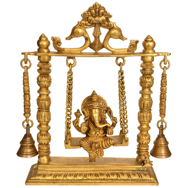 Lord Ganesha sur une balançoire avec clochettes suspendues