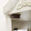 Vitrine d'angle vitrée avec vitrine d'angle lumineuse, vitrine avec éclairage (incluse), bar à vin, armoire à vin avec tablettes réglables en verre, décoration sculptée BLANC, lumière (incluse)-90783626