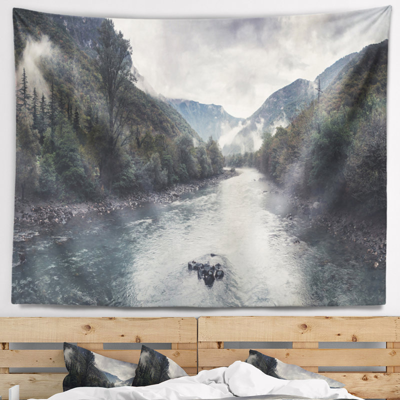 Tapisserie «Seascape Mountain River» avec brouillard et pluie, H 78 po x l 92 po
