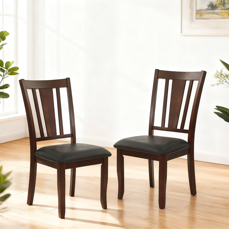 Chaise en bois d'hévéa classique avec coussin en cuir - assise robuste et confortable