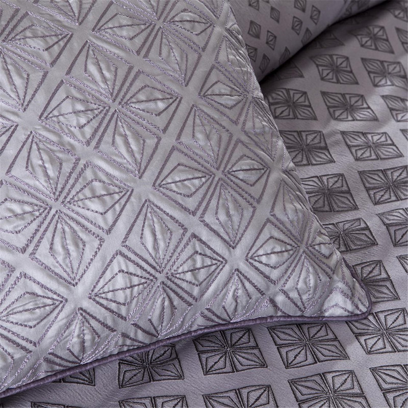 7 Piece Jaquard Comforter Set Purple, Queen + 1 Comforter + 5 Pillows + 1 Bed Skirt