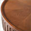 Table basse ronde à structure ajourée avec couvercle rabattable et rangement de style bohème-127064269