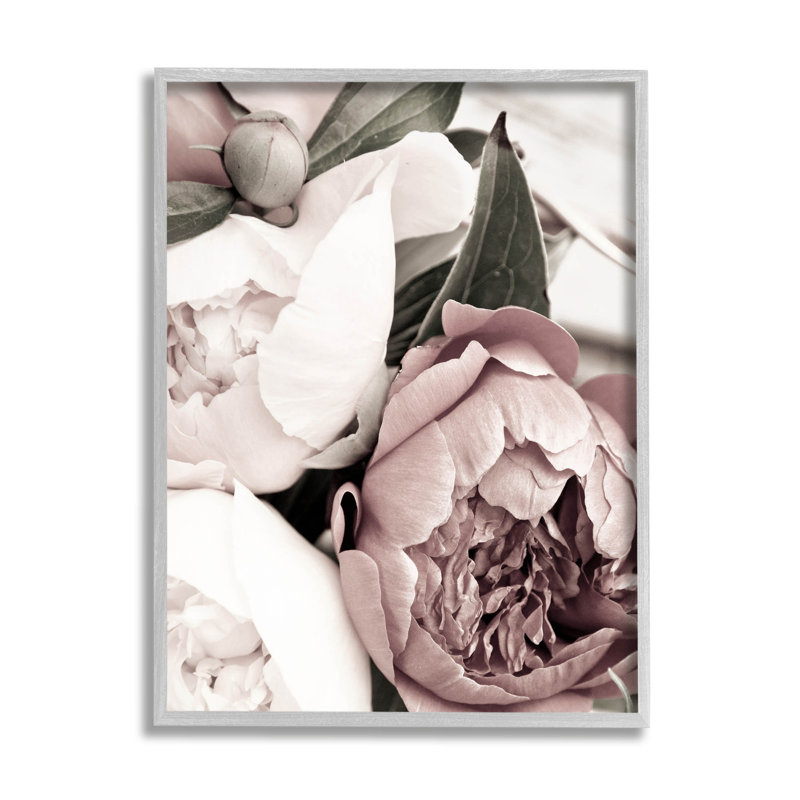Gros plan de pétales de pivoines en herbe, art de la giclée par Malerifabrikken, H 14 po x l 11 po x P 1,5 po